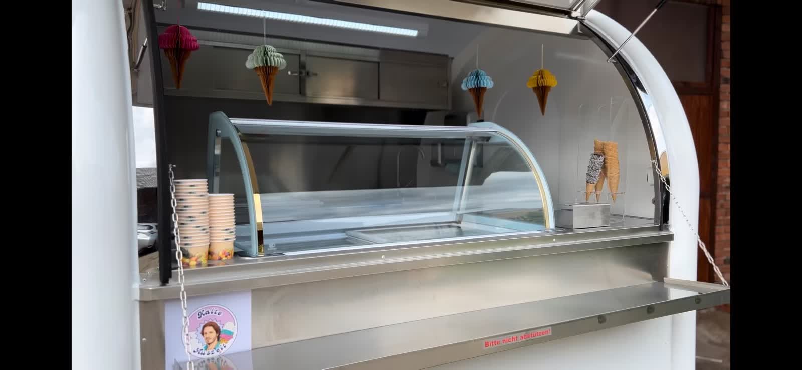 Innenansicht des Eiswagens