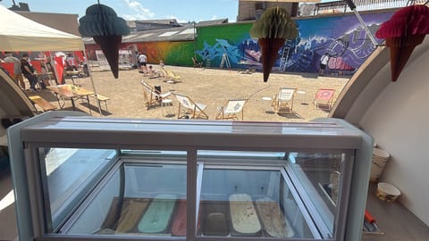 Blick aus dem Eiswagen auf ein Event